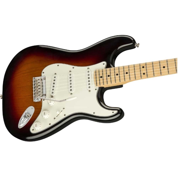 Fender Player Stratocaster Maple Fingerboard SSS Electric Guitar with Gig Bag 3-Tone Sunburst 0144502500.